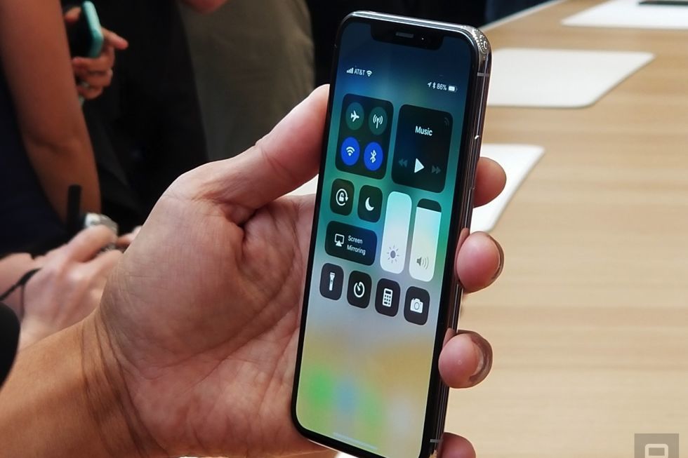 Không phải ai cũng biết: Pin iPhone X lớn hơn cả iPhone 8 Plus