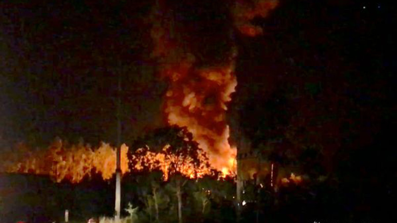 Nhà máy chiết xuất gas nổ như bom: Vợ chồng ôm nhau bỏ chạy