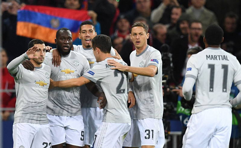 Lukaku và Martial bùng nổ, MU thắng to trên đất Nga