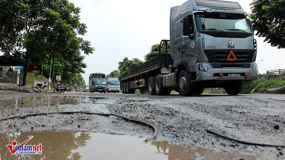 Thảm cảnh khó tin ở đại lộ hiện đại nhất Việt Nam