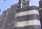 Tháp kim loại bí ẩn bất ngờ mọc lên ở New York
