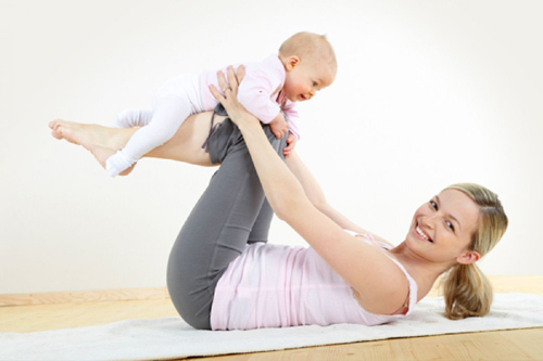 Bí quyết dáng gọn, nhiều sữa cho mẹ sau sinh