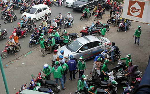 Xe ôm đổ máu: Khốc liệt 'miếng cơm manh áo'