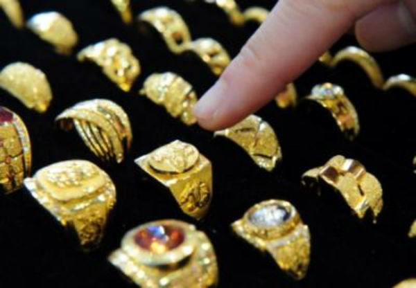 Giá vàng hôm nay 30/9: Chìm ở miền giá thấp