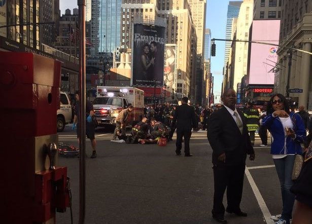 Xe điên lao thẳng vào đám đông ở New York