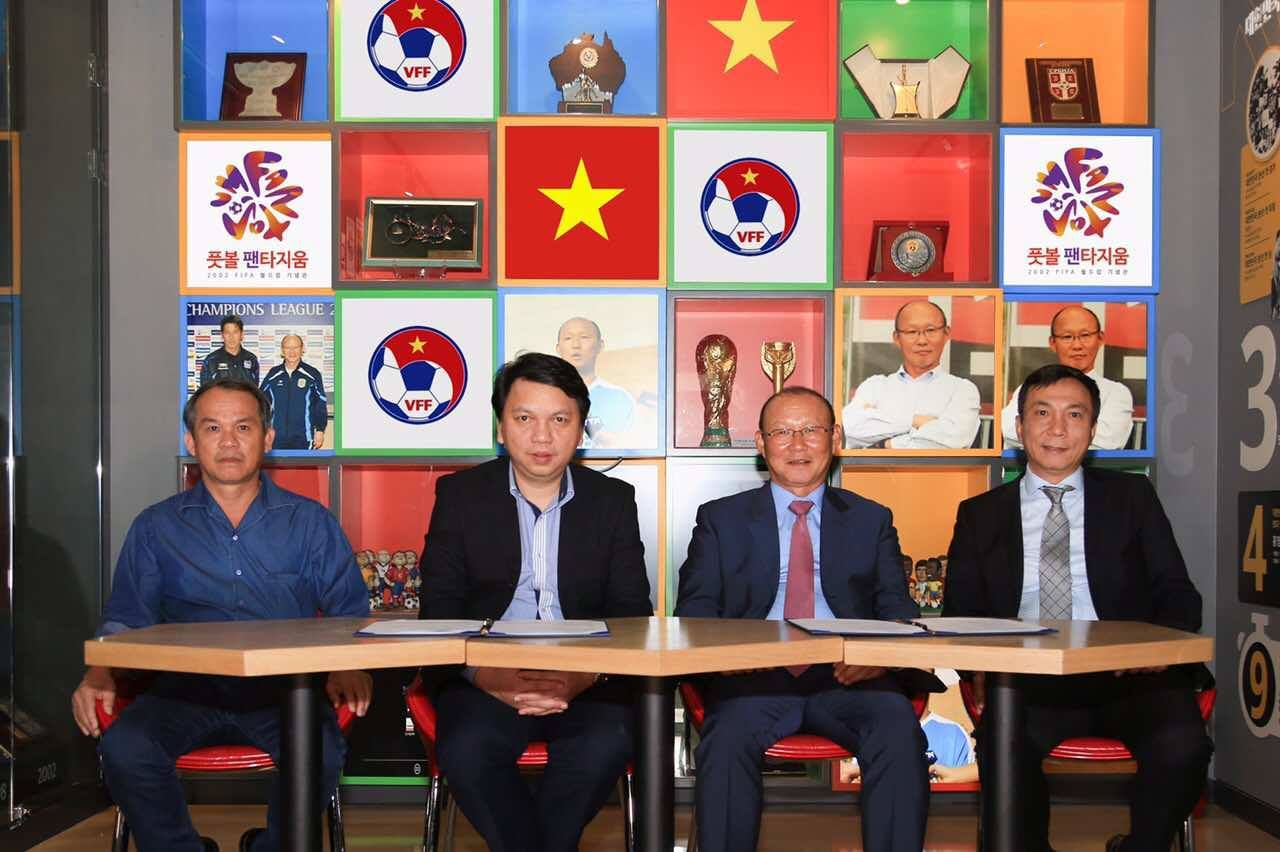HLV Park Hang Seo nghĩ 1 tuần mới dám ngồi