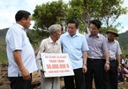 Phó Thủ tướng Vương Đình Huệ động viên nhân dân vùng bão