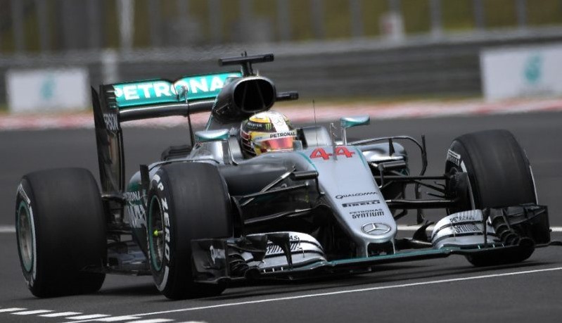 Hamilton lần thứ 4 liên tiếp giành pole ở F1 Malaysia GP