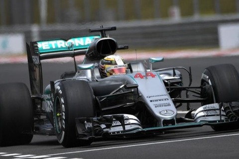 Hamilton lần thứ 4 liên tiếp giành pole ở Malaysia Grand Prix