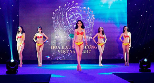 Bikini Vietjet ‘đốt nóng’ đêm Bán kết Hoa hậu Đại Dương