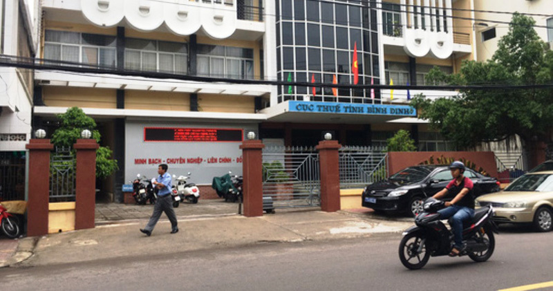 Công an bắt quả tang Trưởng phòng thanh tra nhận tiền DN