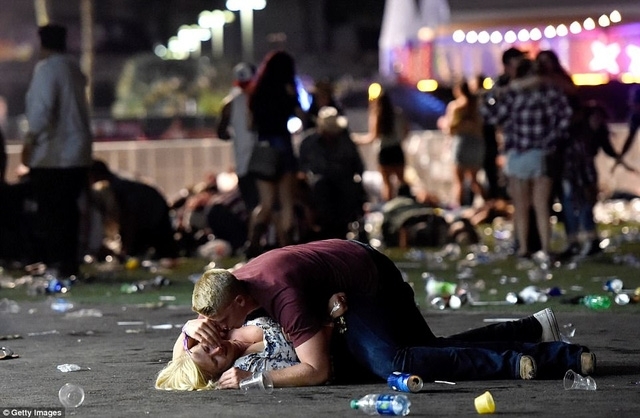 Xả súng tại lễ hội âm nhạc Mỹ, hàng chục người thiệt mạng