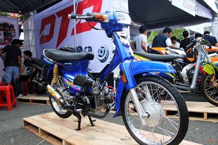 Dân chơi chi hơn 100 triệu đồng độ xe máy Honda Dream Thái siêu chất