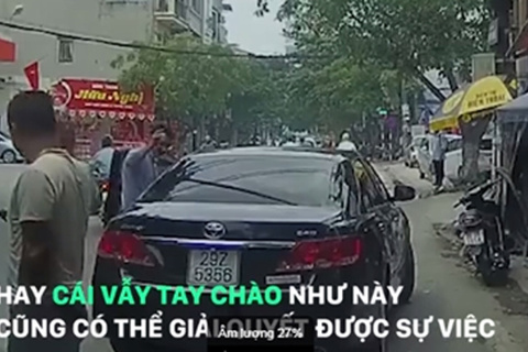 Quệt xe trên đường và hành động của hai tài xế khiến nhiều người ngỡ ngàng