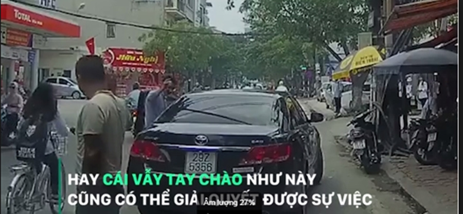 Quệt xe trên đường và hành động của hai tài xế khiến nhiều người ngỡ ngàng