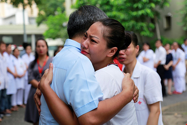 'Nước mắt thì không thể giả vờ, nhưng đừng tung hô tôi như một hiện tượng'