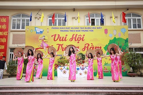 Học sinh trải nghiệm kỹ năng sống trong Lễ hội Trung thu