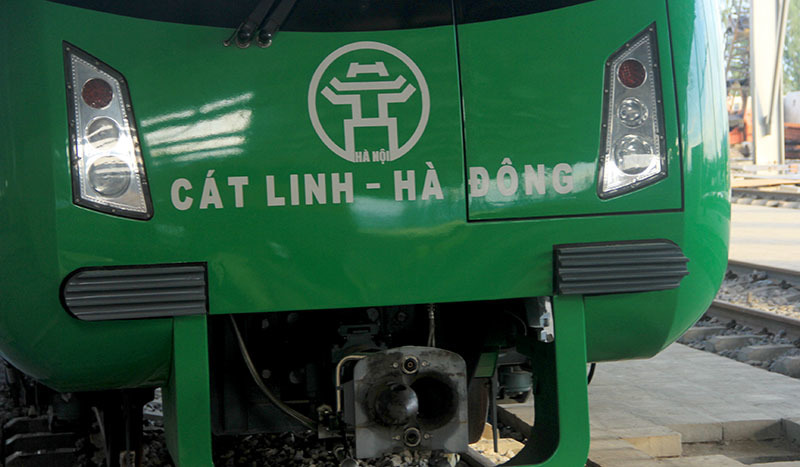 lắp đặt 2 đoàn tàu Cát Linh - Hà Đông