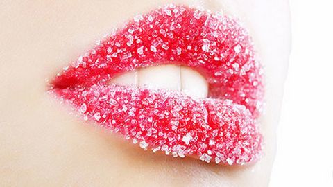 Mách bạn 5 mẹo tẩy da chết cho môi cực dễ tại nhà