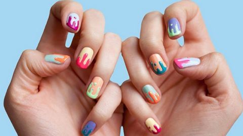 Sơn móng tay dạng gel là một sự lựa chọn tuyệt vời cho người yêu thích trang trí nails. Sử dụng Sơn Móng Tay Gel sẽ đem lại cho bạn những bộ móng tay bóng loáng, màu sắc đậm đà và khả năng bám dính lâu dài, mang lại sự đẹp và tự tin cho bạn.