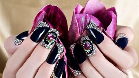 Cách tẩy móng tay gel hiệu quả tại nhà