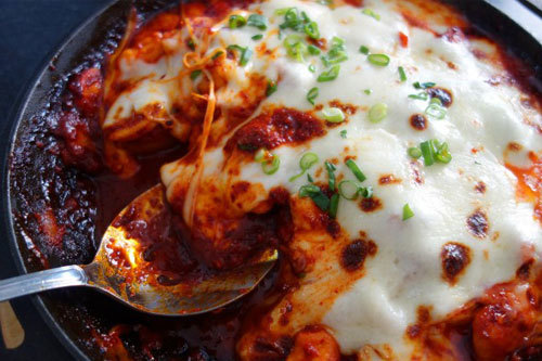 Gà cay Tteokbokki phủ phô mai