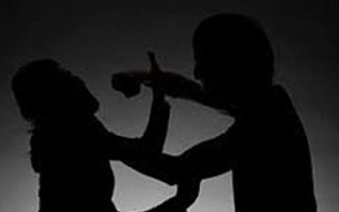 Vợ xin ly hôn, chồng đâm chết tại tòa