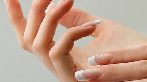 Chăm sóc móng tay khỏe đẹp và sạch sẽ