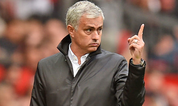 Mourinho cảnh báo MU, Arsenal bán gấp Sanchez