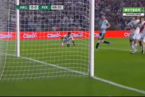 Argentina 0-0 Peru: Messi sút trúng cột dọc