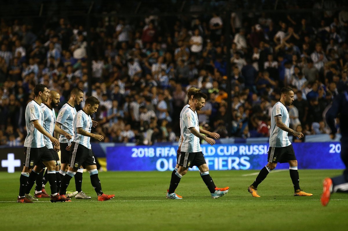Argentina lỡ hẹn World Cup: Đừng khóc cho Messi