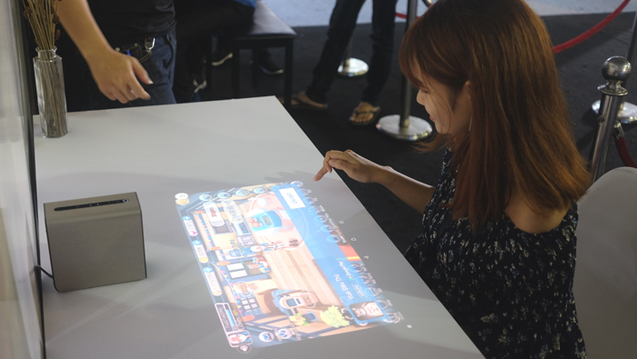 Sony Show 2017: Xếp hàng trải nghiệm máy ảnh bao diêm và mặt bàn cảm ứng