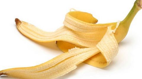 How to whiten teeth with banana peel?