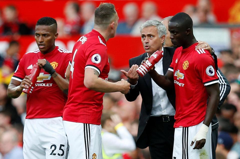 Mourinho cảnh báo cầu thủ MU: Đừng hưng phấn quá đà!