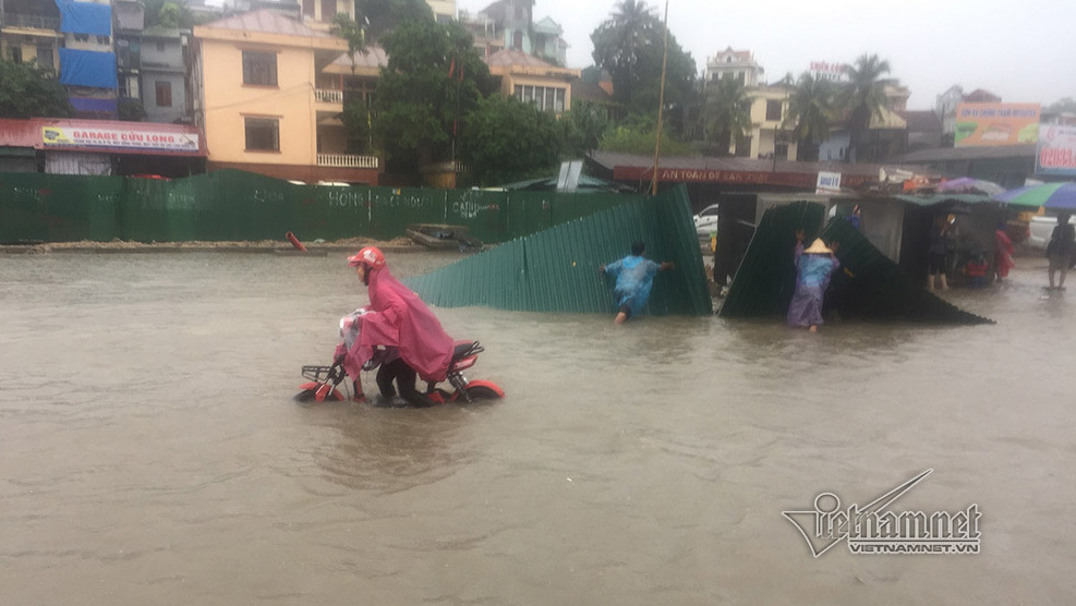 Hạ Long ngập lụt