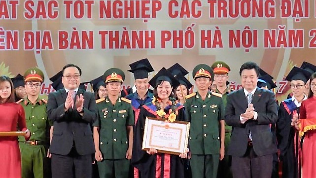 Tuyên dương 84 thủ khoa xuất sắc các trường đại học