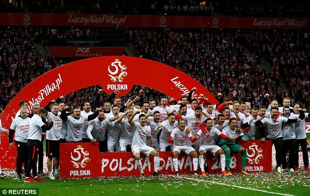 Được tung cánh ở World Cup 2018, Ba Lan ăn mừng như vô địch