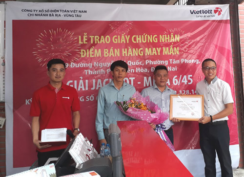 Điểm bán hàng may mắn phát tờ vé số 112 tỷ