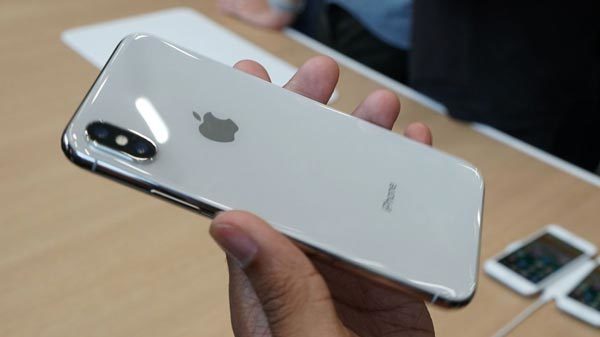 Lộ video mới về iPhone X gần 1 tháng trước ngày mở bán