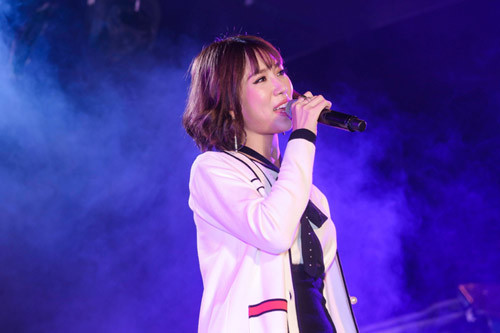 Isaac, Min ‘đốt cháy’ sân khấu di động trên phố Bùi Viện