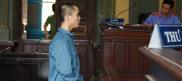 'Ông chú' hại đời bé gái rồi đòi giám định xương