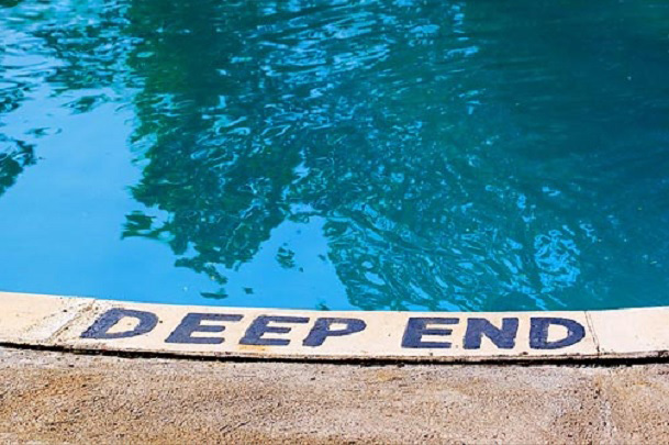 “Off the deep end” có nghĩa là gì?