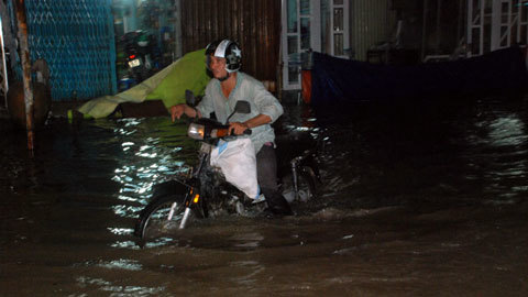 Chôn chân ở 'rốn ngập' vùng ven Sài Gòn