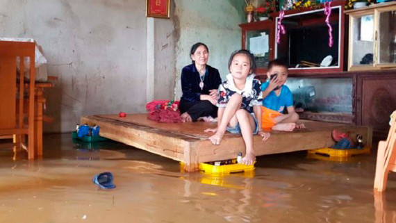 Xả lũ, vỡ đê ở Thanh Hóa nhấn chìm hàng trăm hộ dân