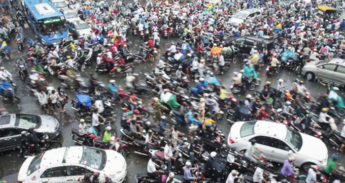 6 'mẹo' giúp lái xe an toàn trong phố đông