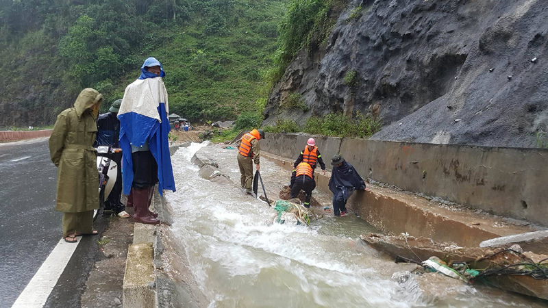 giăng lưới tìm người lũ cuốn