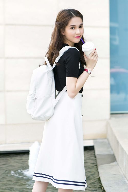 Mua Chân Váy Ngắn Chữ A Vạt Tà Buộc Nơ Madela Siêu Xinh Phong Cách Hàn Quốc,  phù hợp đi chơi, đi làm và đi học, có 2 màu đen trắng và