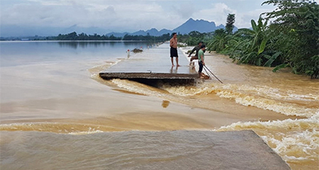 Hà Nội: Vỡ đê ở Chương Mỹ nhấn chìm nhà dân