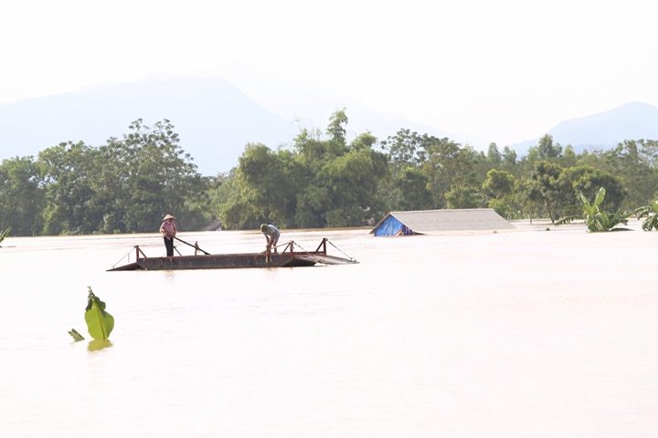 Hà Nội: Vỡ đê ở Chương Mỹ nhấn chìm nhà dân