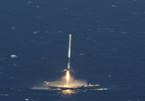 Xem cách người Mỹ hạ cánh tên lửa Falcon 9 trên mặt biển